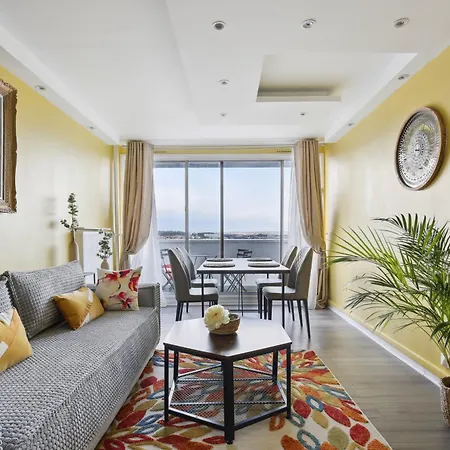 Spacious And Comfortable Apart With Parking