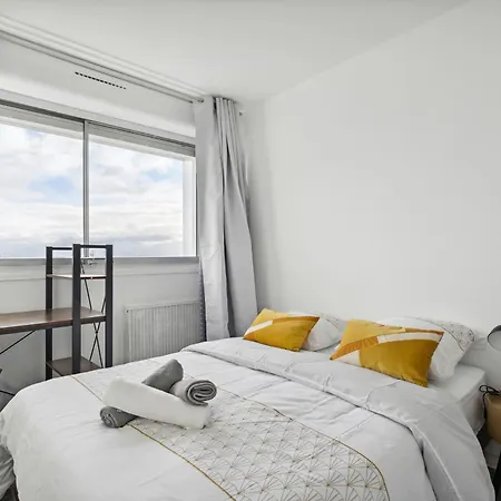 Spacious And Comfortable Apart With Parking * Bois-Colombes