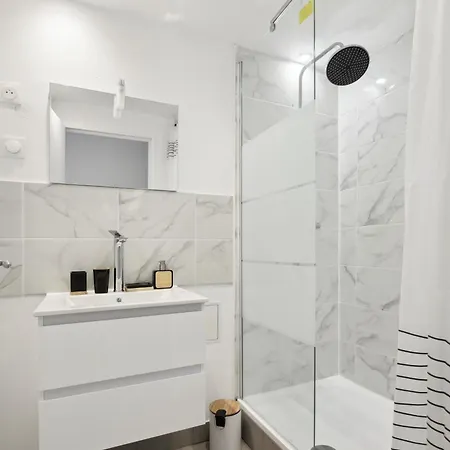 Spacious And Comfortable Apart With Parking * Bois-Colombes