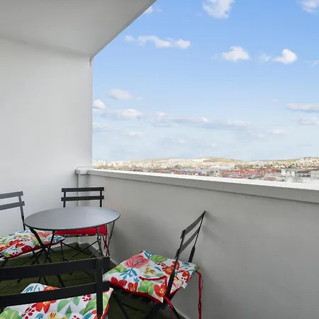 Spacious And Comfortable Apart With Parking Apartament