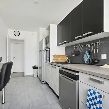 Spacious And Comfortable Apart With Parking Apartament *