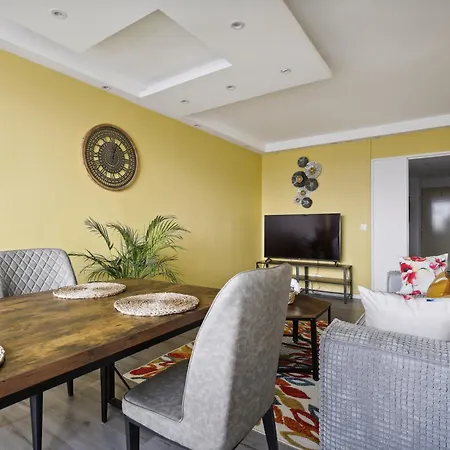 Spacious And Comfortable Apart With Parking * Bois-Colombes